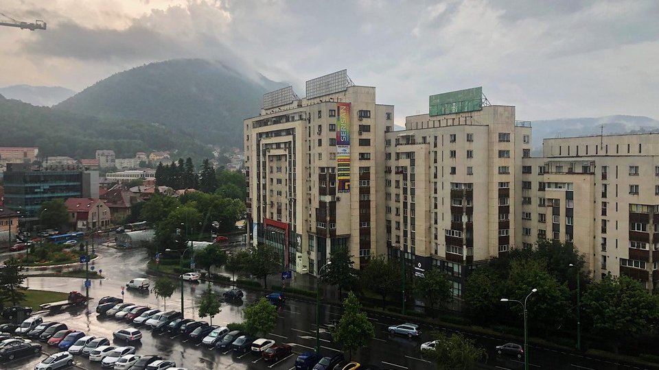 Cod portocaliu de vijelii şi grindină la Braşov