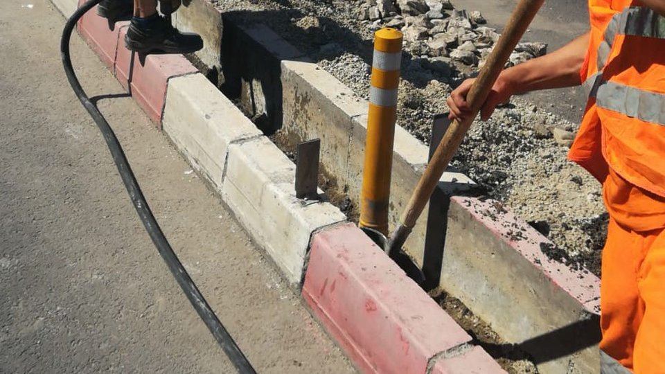 Traficul rutier spre Lacul Sf. Ana, prin judeţul Covsana, este închis
