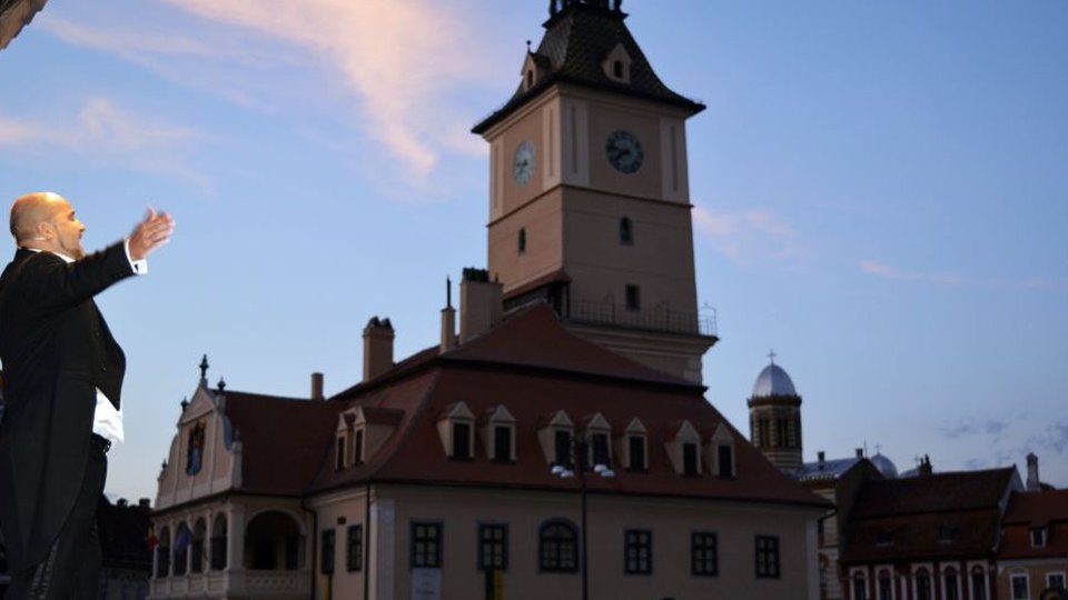 Artiştii Operei Braşov, concert în Piaţa Sf. Ioan