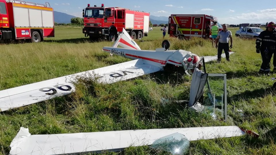 Accident aviatic la Sânpetru. Un planor s-a prăbuşit.
