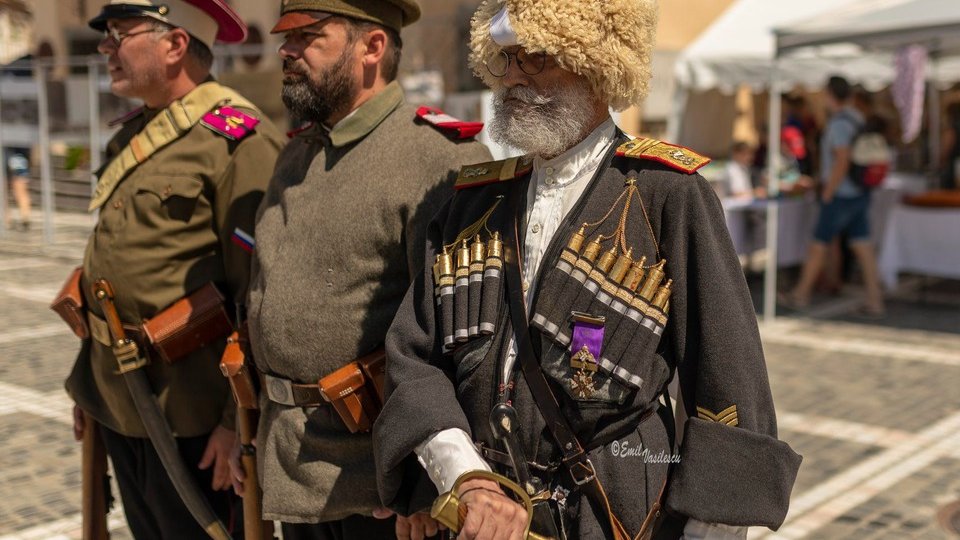 Festivalul Internațional de Reconstituire Istoircă a atras mulți turiști în Piața Sfatului