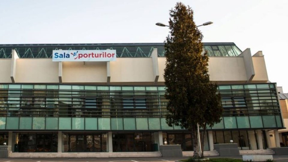 Pasajul hobanat de la Sala Sporturilor începe să prindă contur