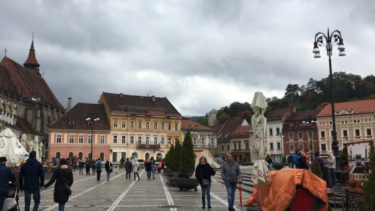 Bucătăria unuia dintre cele mai selecte restaurante din Braşov, închisă de Protecţia Consumatorului