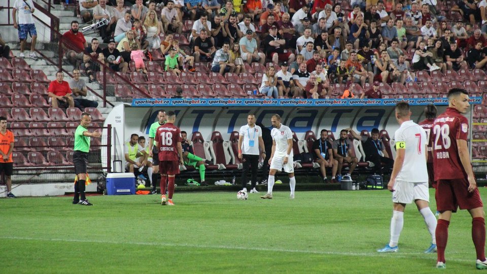 Etapa a 6-a, a Ligii 1 de fotbal, se deschide, astăzi, cu două partide