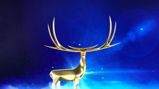 Trofeul Cerbul de Aur are 25 de centimetri și este poleit cu aur de 24 de karate