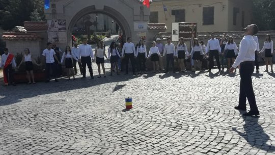 Junii Dorobanți au ieșit la Jocul strămoșesc, de la Crucea Dreptății