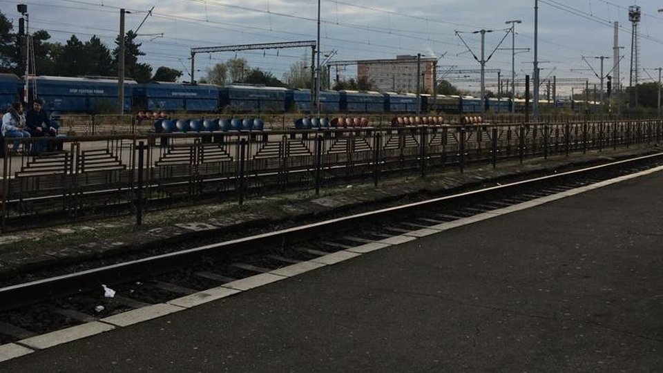 Pentru sute de oameni din Întorsura Buzăului, care fac naveta la Braşov, lipsa trenului este o problemă