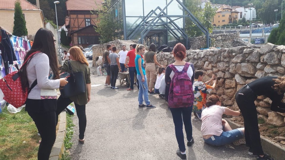 Zidul cetăţii, restaurat de voluntari