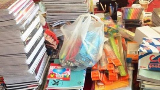 Copiii de etnie romă, din Făgăraş, au primit rechizite