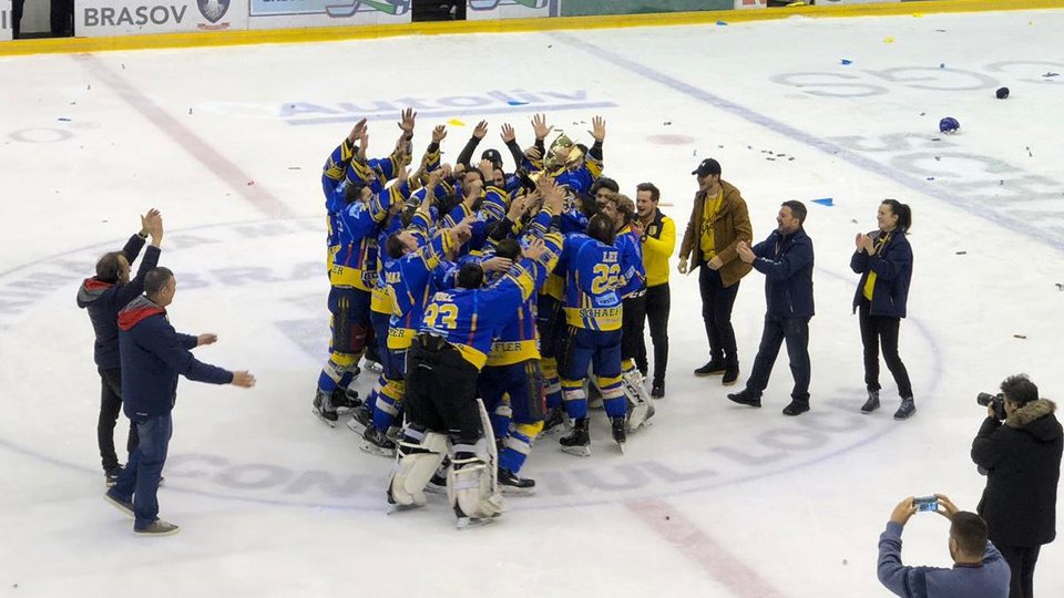 Hocheiştii de la CSM Corona Braşov au învins Sport Club Miercurea Ciuc