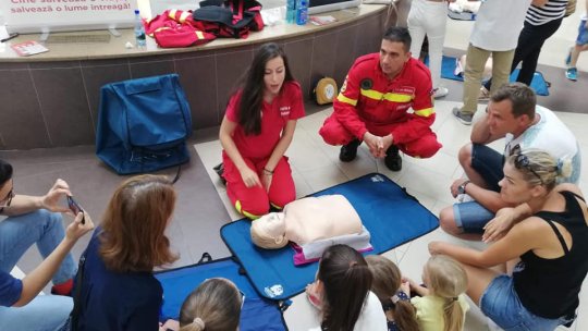 Copiii pot învăța tehnici de prim ajutor, de la salvatorii SMURD Braşov