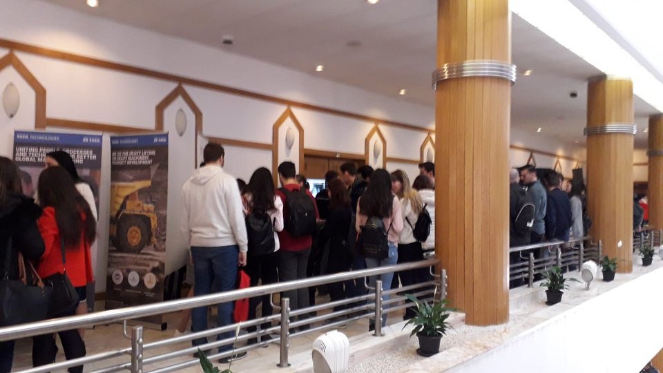 Bursa Locurilor de Muncă pentru Absolvenţi se desfăşoară, luna viitoare, la Braşov