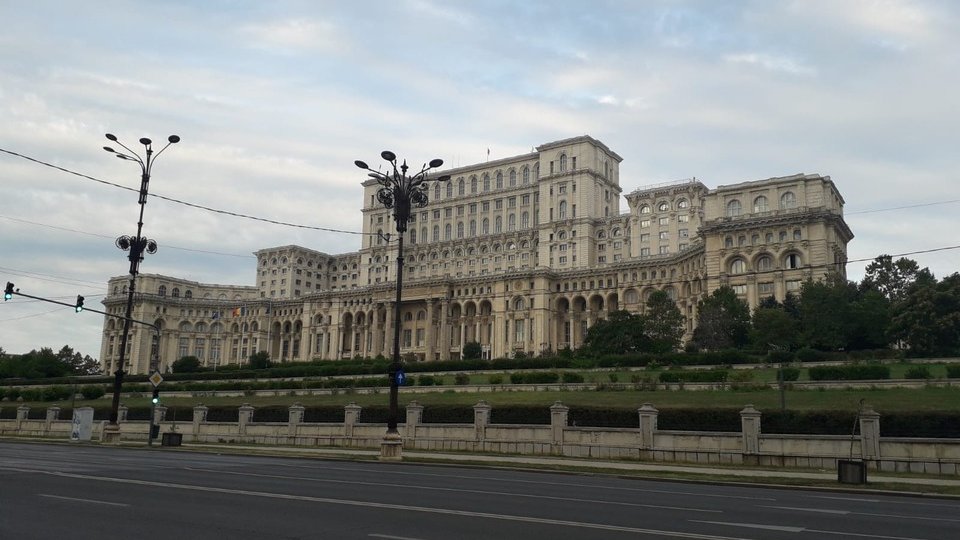 Impozitarea pensiilor speciale a trecut de Senat