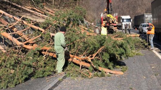 Încep lucrările de reabilitare a "Drumului de sub munte"