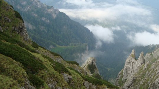 Salvamontiştii au recuperat o turistă de 70 de ani, epuizată fizic, din Munţii Bucegi