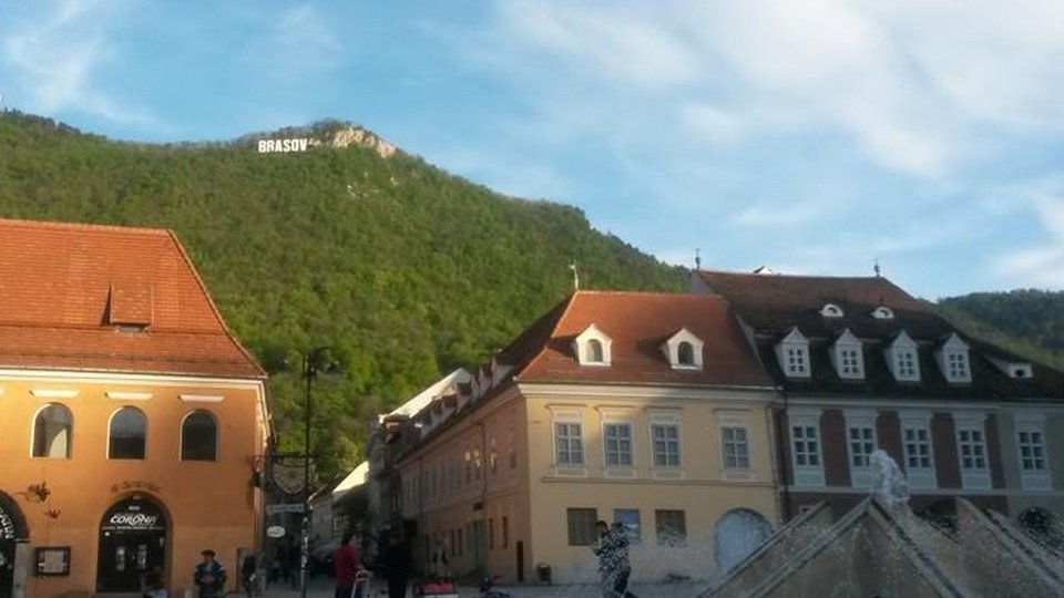 Artiştii Operei Brasov concertează în Piata Sfatului