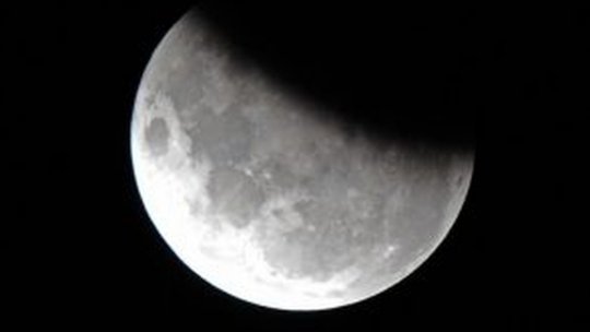 Eclipsă de lună, vineri, vizibilă și în România