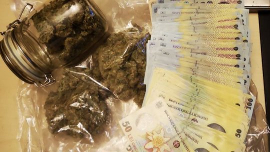 Bucureşteni prinşi în timp ce vindeau droguri la un concert în Braşov