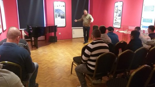 Cu deţinuţii la muzeu