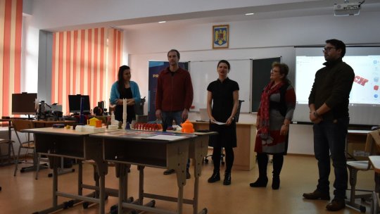 La "Titulescu", liceenii învață design de produs pentru clienți reali