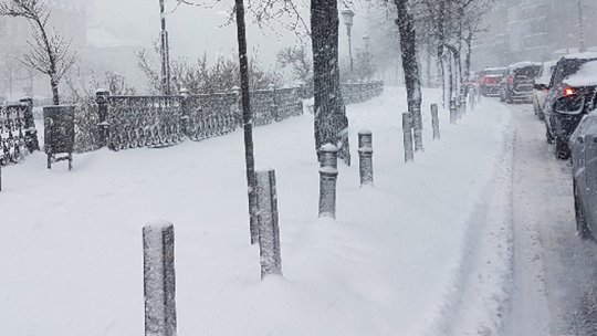 Cod galben de vânt puternic şi ninsori în 26 de judeţe, până miercuri seara