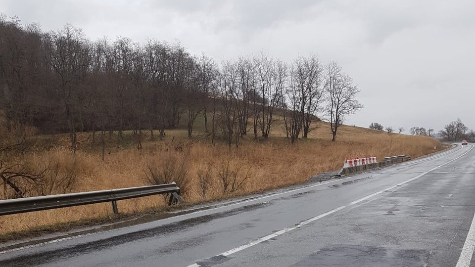 Obstacolele de pe DN1 şi DN13 vor fi semnalizate corespunzător