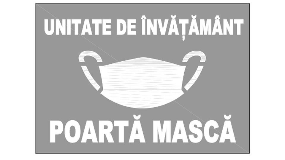 Obligativitatea purtării măștii în jurul școlilor, marcată cu vopsea, pe asfalt!