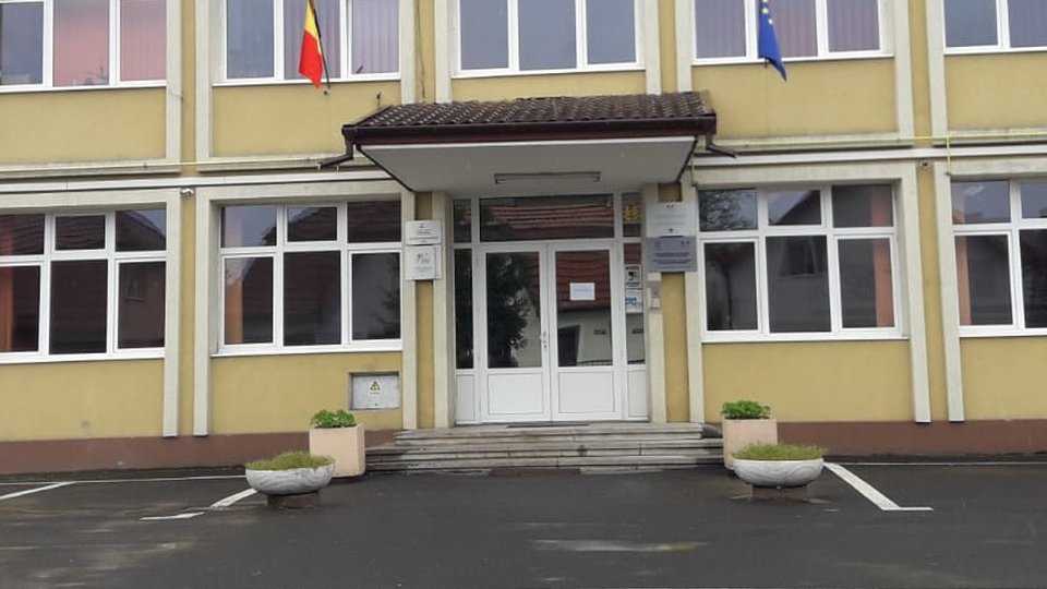 Școala 2 intră, de luni, în scenariul roșu. În funcție de rezultate, se pregătește și Școala 15
