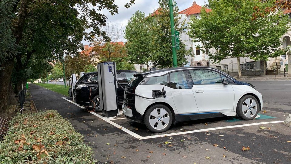 Municipalitatea a lansat liciația pentru alte 15 stații de încărcare a autoturismelor electrice