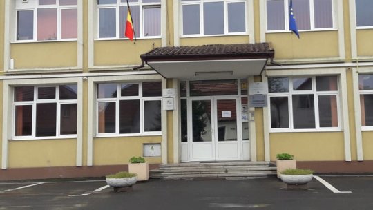 10% din unitățile școlare din județ sunt în scenariul roșu. În municipiu copiii mai merg la școală doar azi și mâine