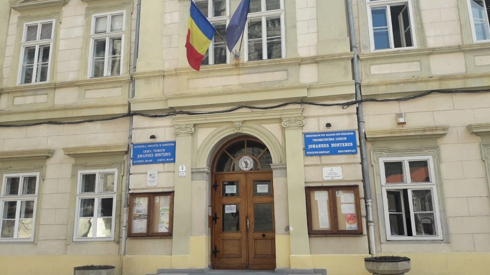 O clasă și jumătate de la "Honterus", în online, două săptămâni