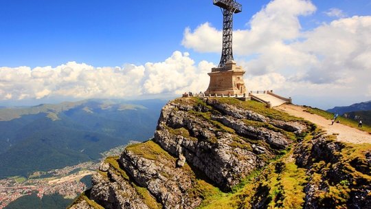 Crucea Caraiman, resfințintă de Sfântul Andrei