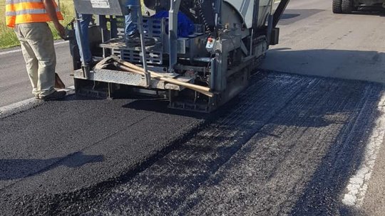 Cum se "plombează" gropile în judeţul Braşov