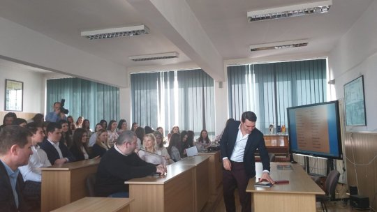 Proiectul "Istoria Regalităţii în Şcoli", prezentat de nepotul Regelui Mihai I, la Colegiul Emil Racoviță