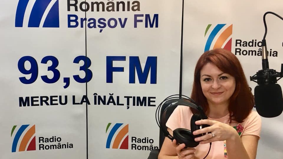 De 1 an, hiturile sunt pe "Sens unic" la Radio România Brașov FM