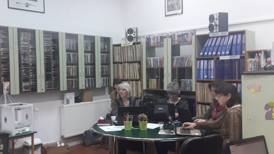 Zece bibliotecari din Braşov au fost, pentru o zi, elevi