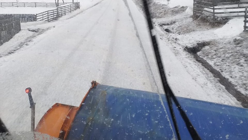 Lucrătorii Direcției Regionale de Drumuri și Poduri Brașov sunt pregătiţi să intervină pentru deszăpezire