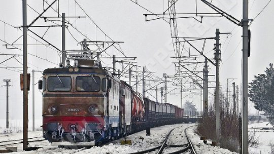 Traficul feroviar între Brașov și Predeal se desfăşoară, la această oră, pe un singur fir