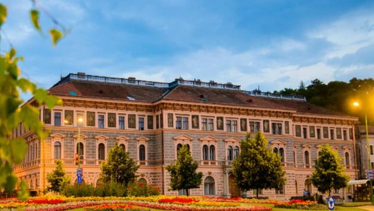 Cursurile de la Universitatea Transilvania trec exclusiv în online