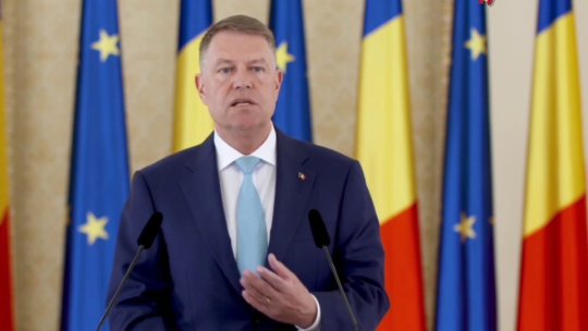 Oficial! Părinții care stau acasă cu copiii în această perioadă vor fi plătiți cu 75% din salariu