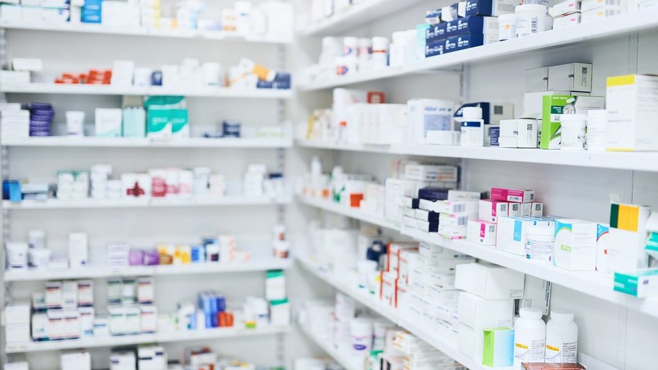 UPDATE. Farmacista din Brașov infectată cu COVID-19 nu ar fi interacționat cu pacienți