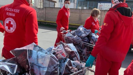 Pachete cu alimente și produse de igienă pentru vârstnicii brașoveni