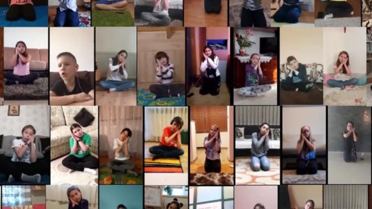 Copiii de la UNISON ne cântă, la unison, din fața telefonului