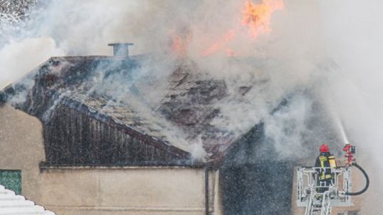 Explozie urmată de incendiu pe strada Albăstrelelor din Brașov