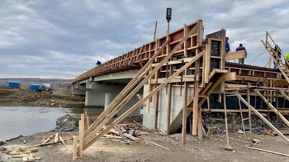 Podurile de la Hălmeag și Crihalma vor fi inaugurate în luna mai