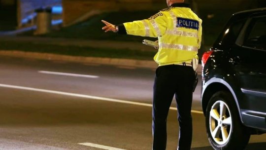 Șofer prins băut la volan, reținut pentru dare de mită