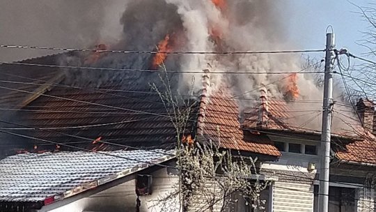 Incendiu la o casă din comuna Mândra