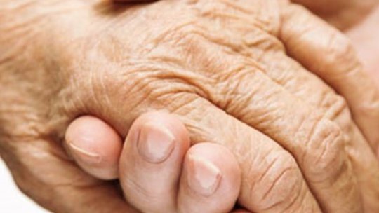 8 asistenți sociali au grijă și de bunicii nimănui