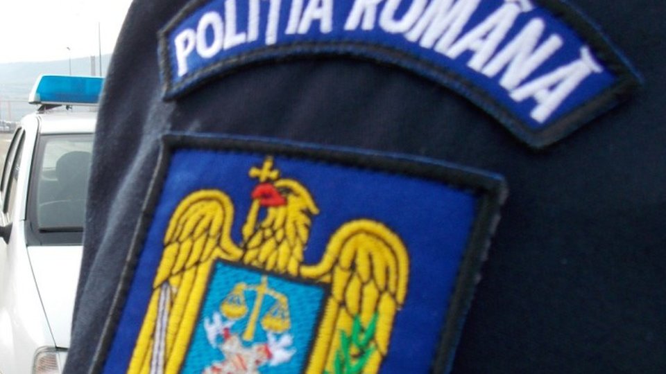 Acțiune a poliției la Teliu după ce mai multe persoane au atacat o patrulă de jandarmi