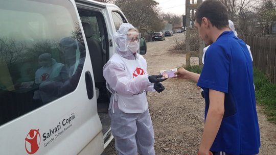 Peste 1000 de copii săraci, din 8 județe, vor primi tichete sociale